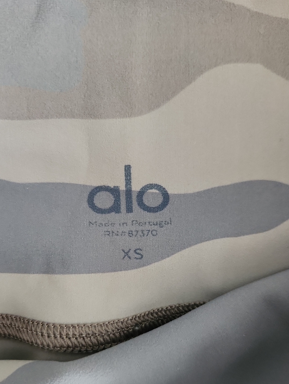 Alo XS Workout Leggings in Soft Camo Print
